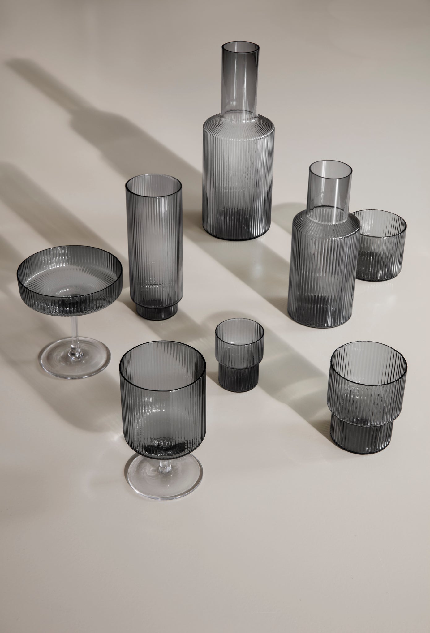 ferm LIVING - RIPPLE Champagner Gläser 2er Set - smoked grey