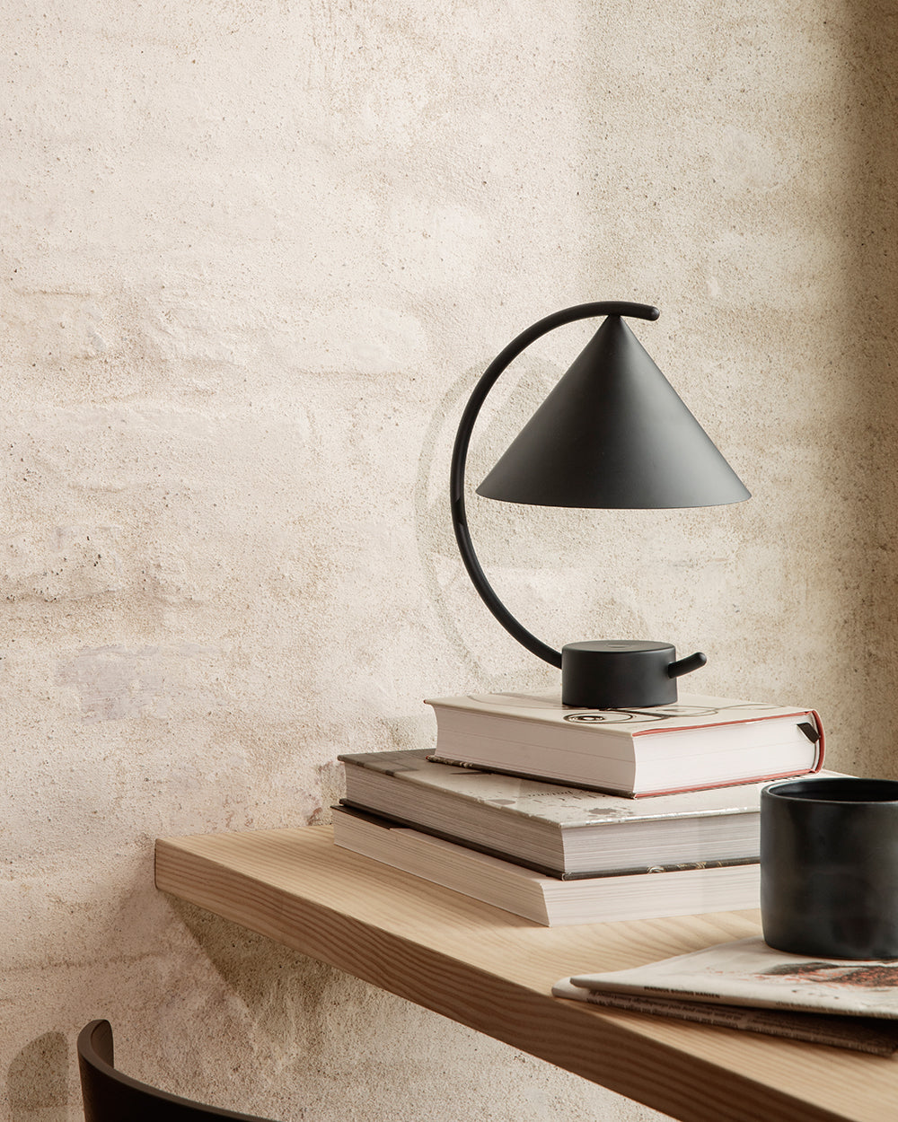 ferm LIVING - Tragbare Lampe MERIDIAN - cashmere oder black