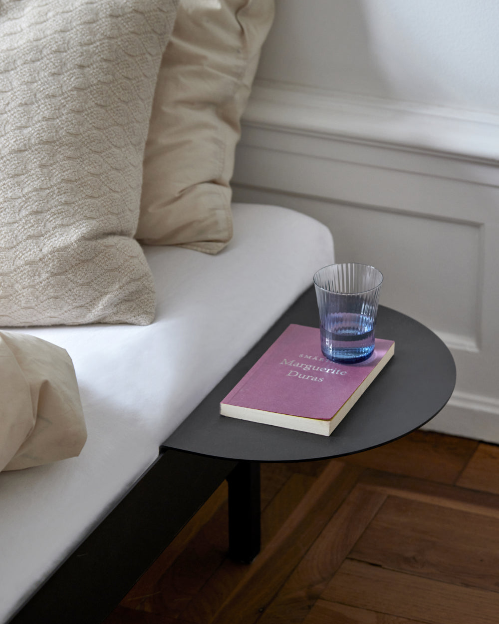 MOEBE - Beistelltisch BED SIDE TABLE